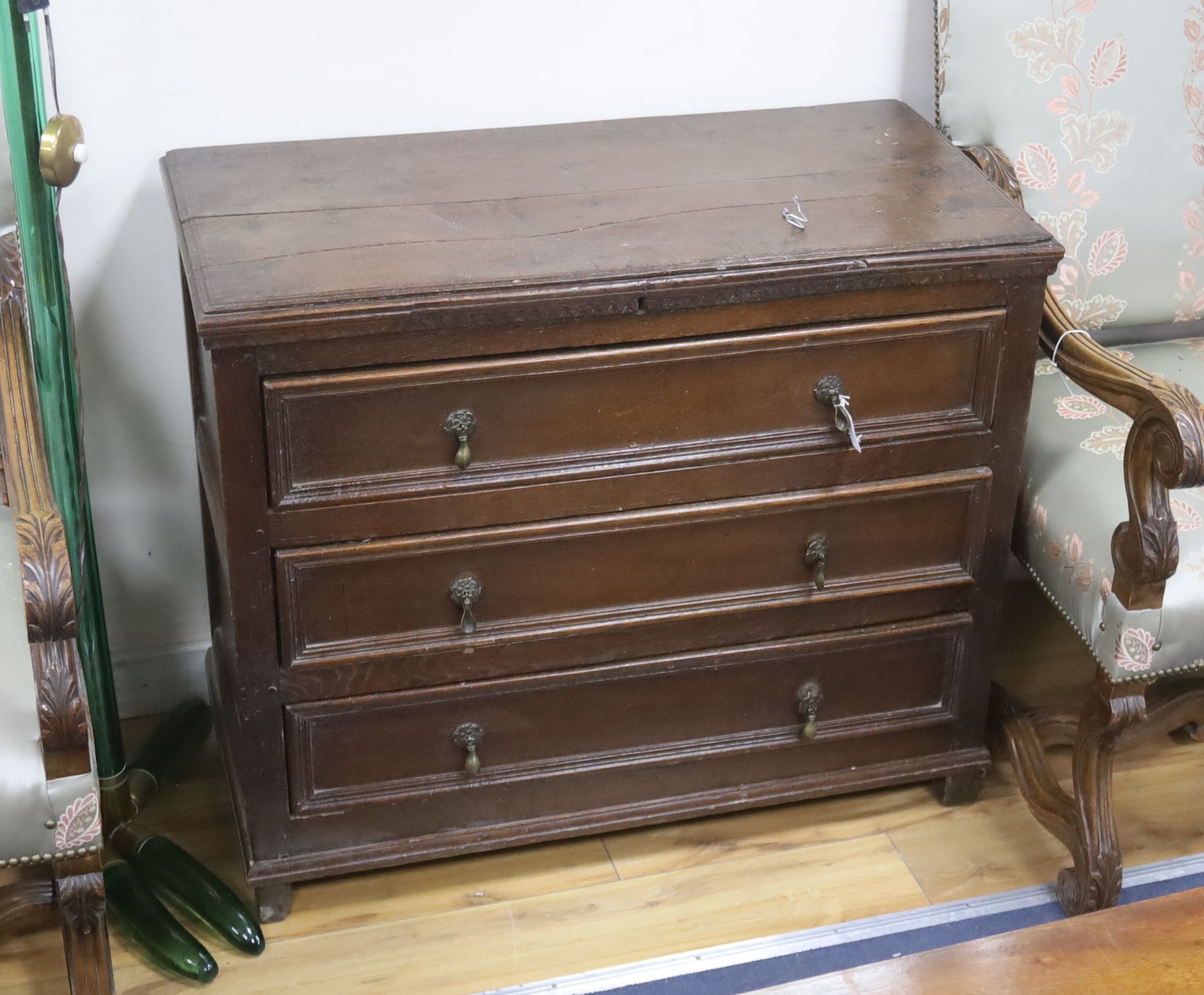 An 18th century oak chest of drawers, width 90cm, depth 44cm, height 76cm